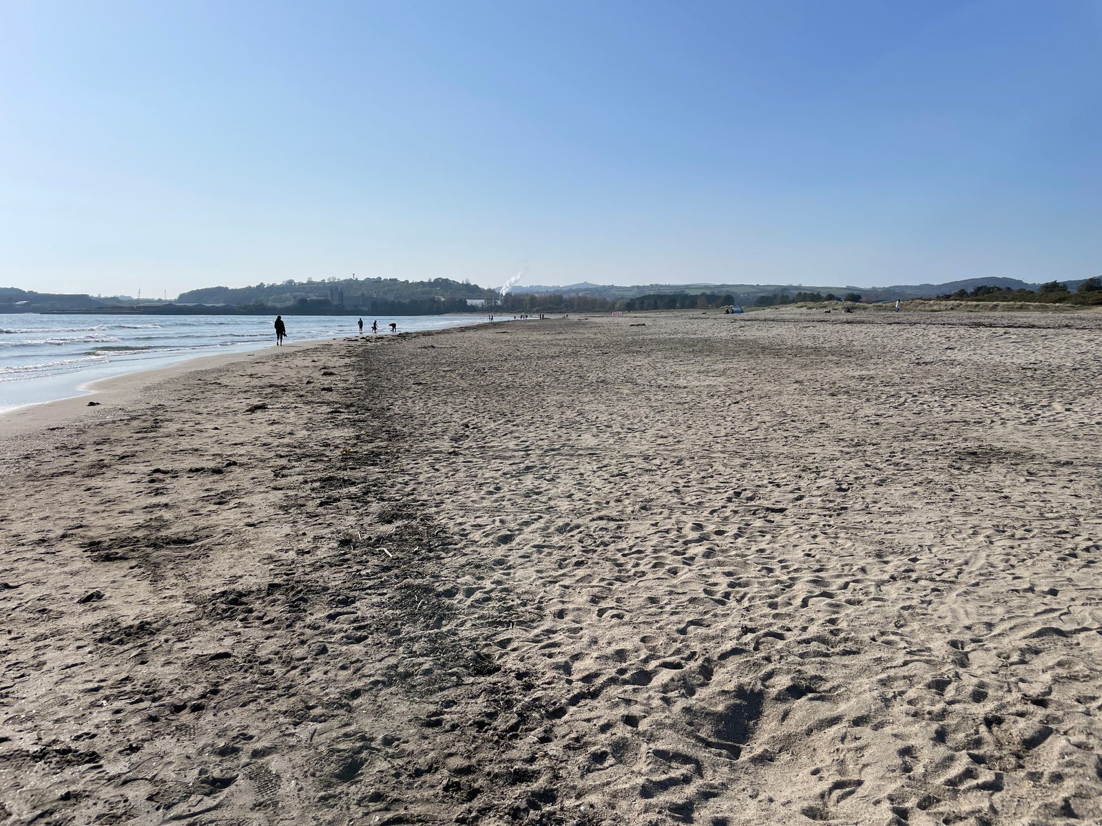 The wide sands of Par beach